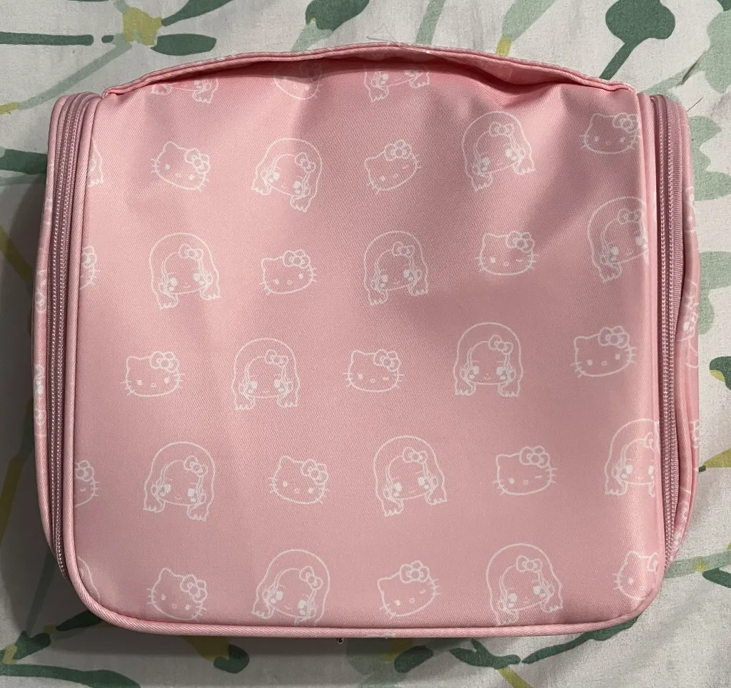 Jisoo Travelling Kit Pink.webp